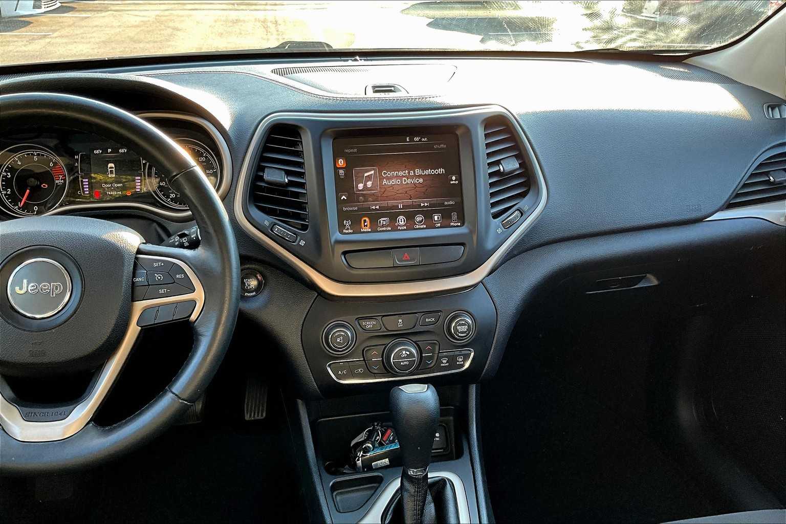 2016 Jeep Cherokee 80th Anniversary Edition photo 5