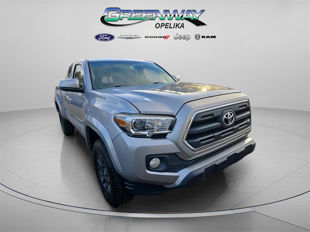 2017 Toyota Tacoma SR5's photo