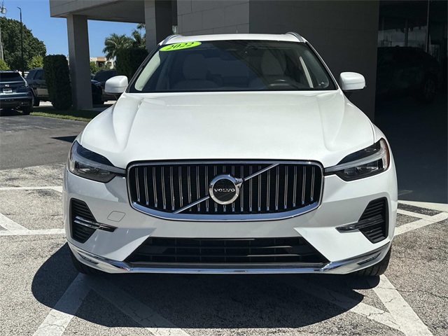 2022 Volvo XC60 B5 Ultimate photo 3