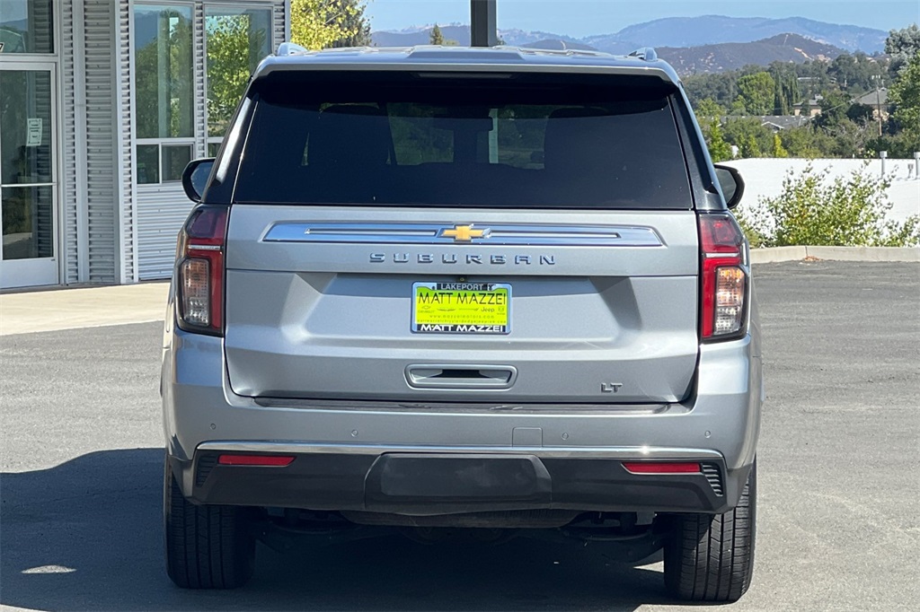 2023 Chevrolet Suburban LT photo 9