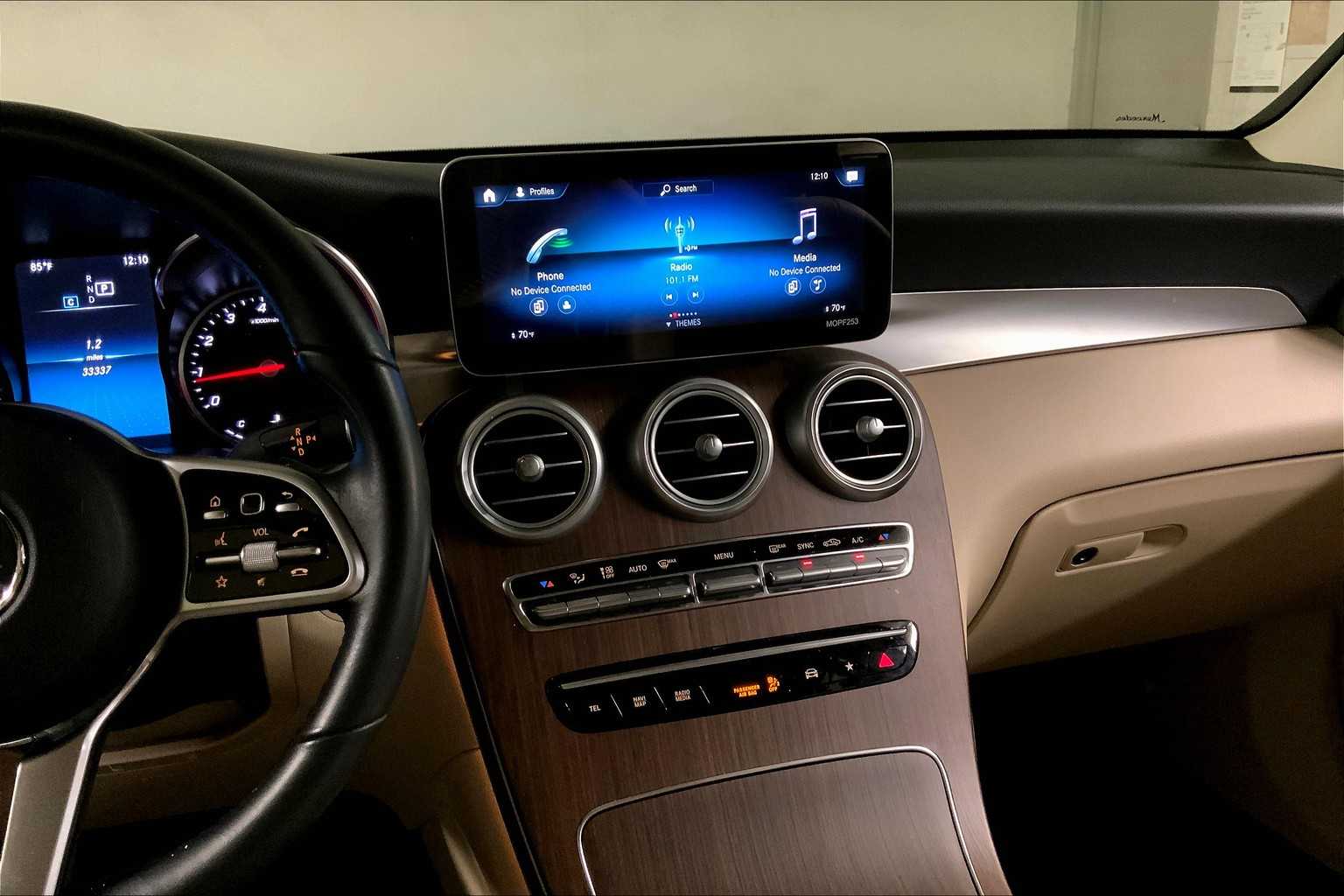 2022 Mercedes Benz GLC 300 photo 6