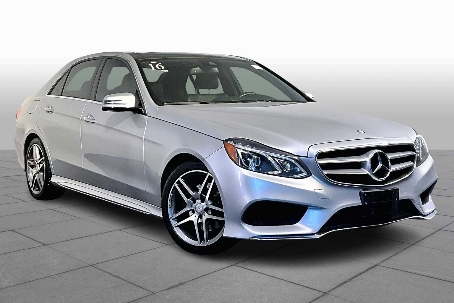 2016 Mercedes Benz E 400 4MATIC photo 2