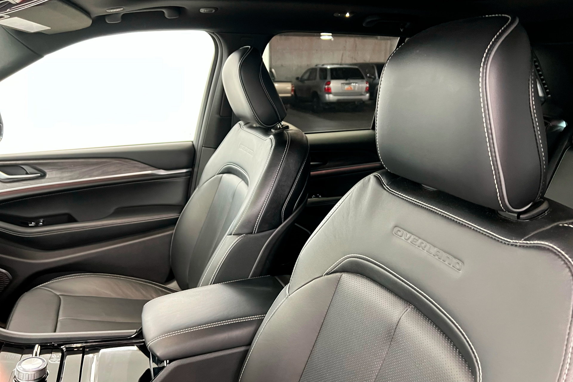 2023 Jeep Grand Cherokee Overland photo 16