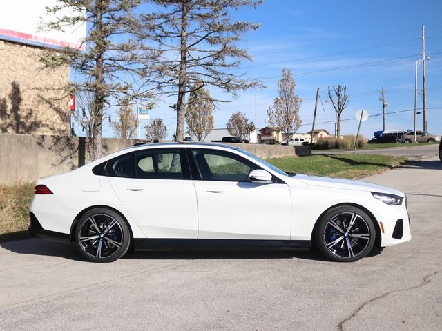 2026 Bmw 550e xDrive photo 4