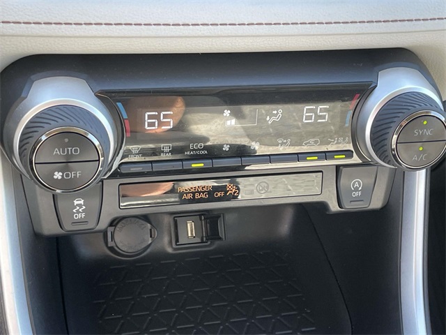 2022 Toyota RAV4 XLE photo 21