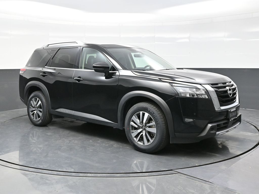 2025 Nissan Pathfinder SL's photo