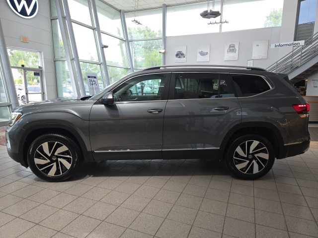2025 Volkswagen Atlas SEL photo 4