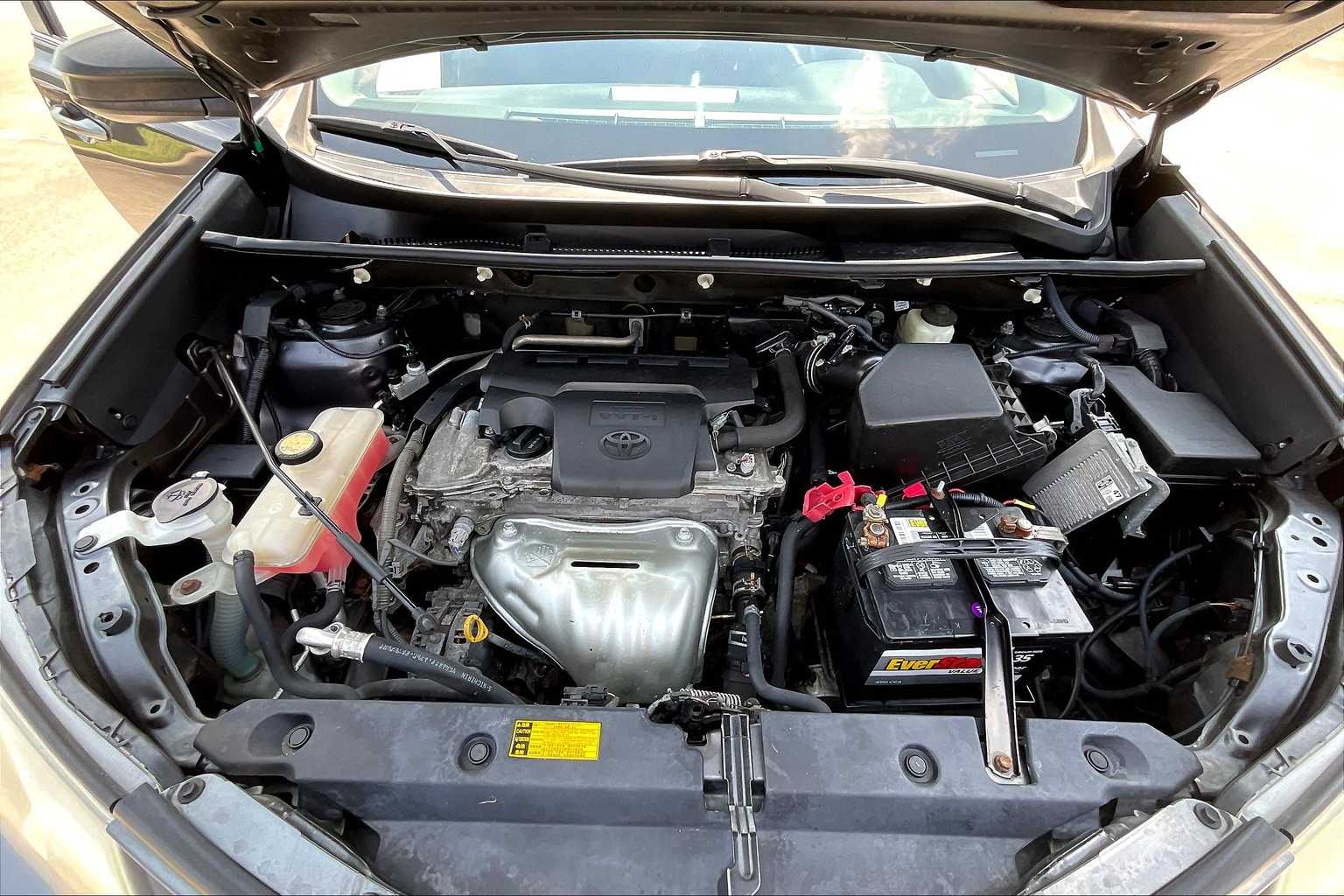 2015 Toyota RAV4 LE photo 28