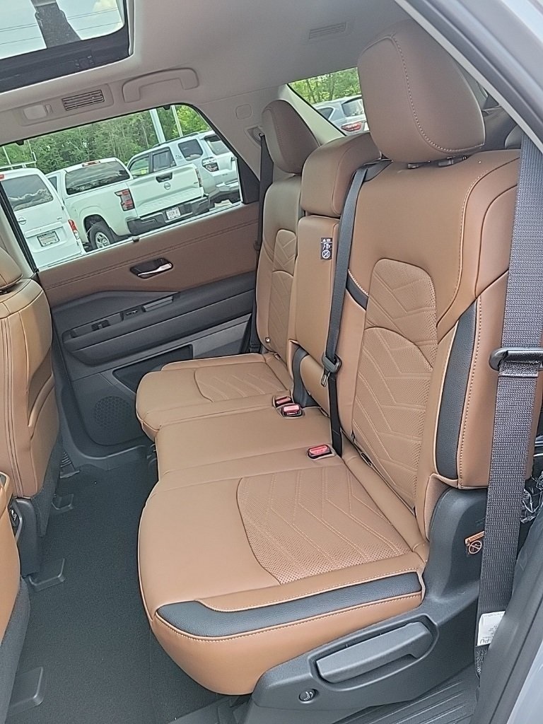 2025 Nissan Pathfinder Platinum photo 26