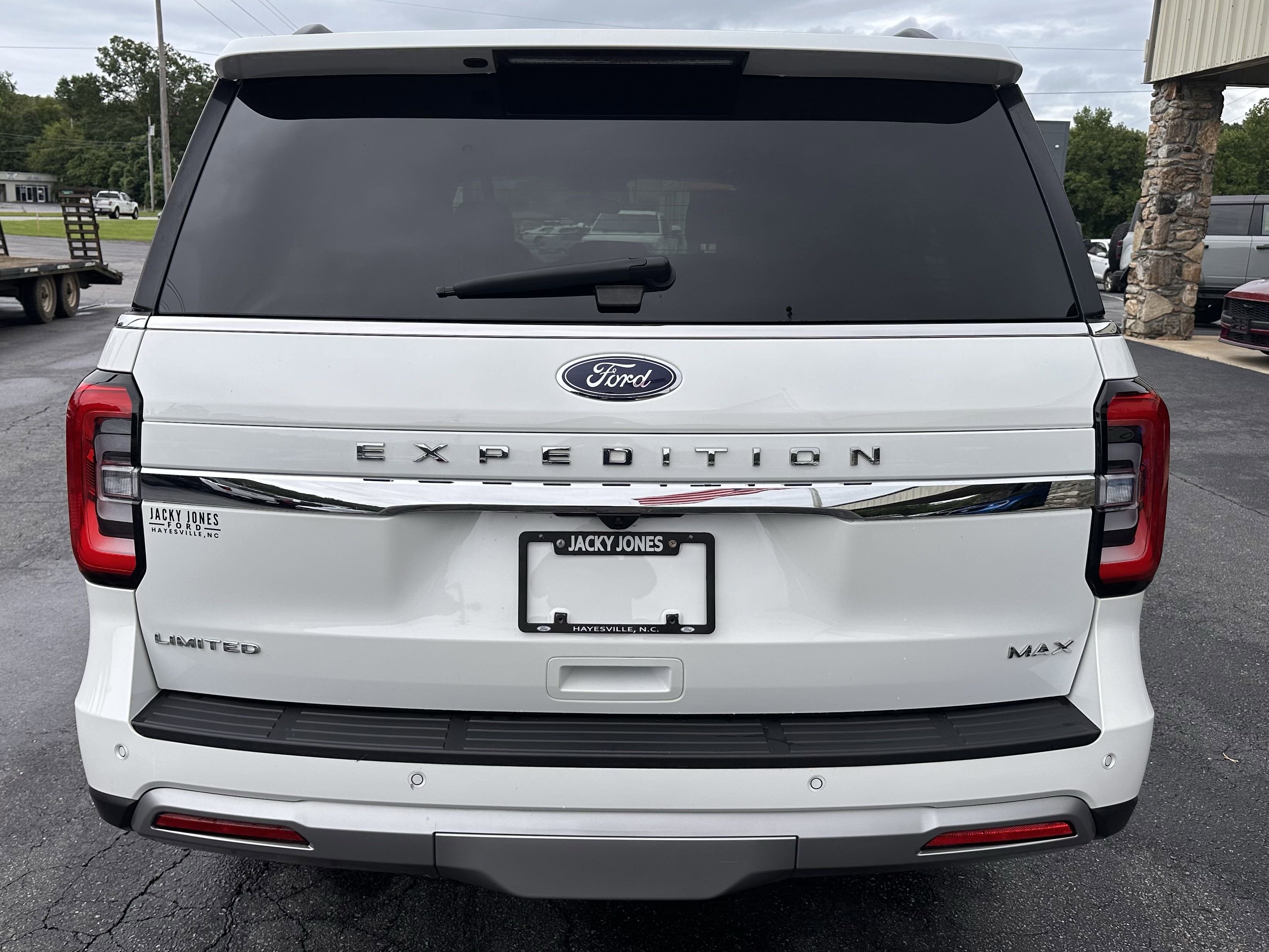 2023 Ford Expedition MAX Limited photo 3