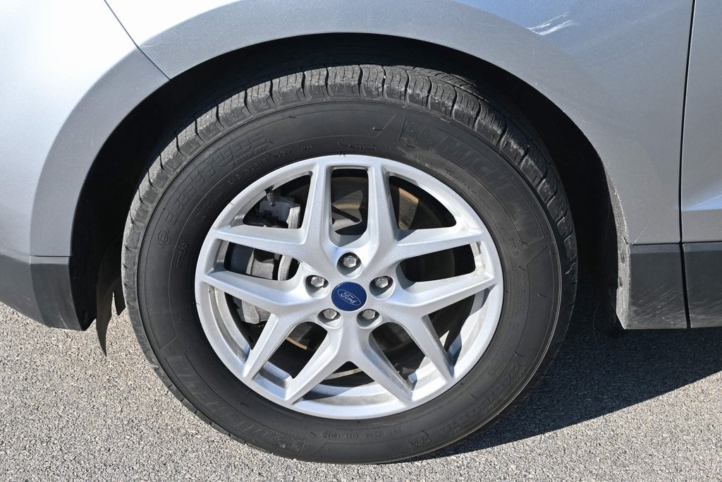 2022 Ford Edge SEL photo 13