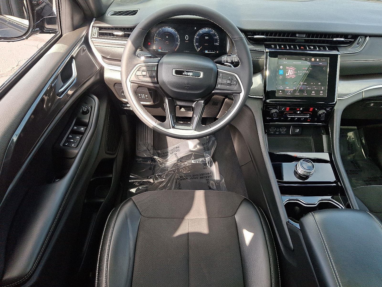 2023 Jeep Grand Cherokee Altitude photo 11