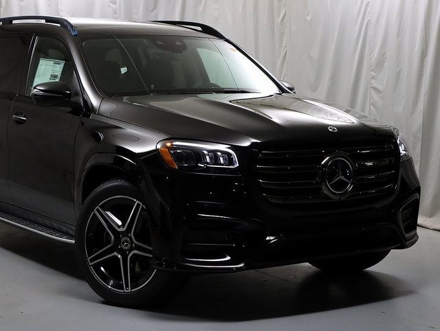 2026 Mercedes Benz GLS 450 4MATIC photo 2
