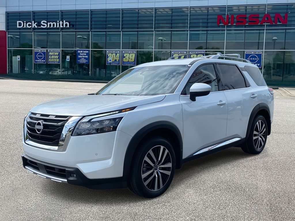 2025 Nissan Pathfinder Platinum photo 2