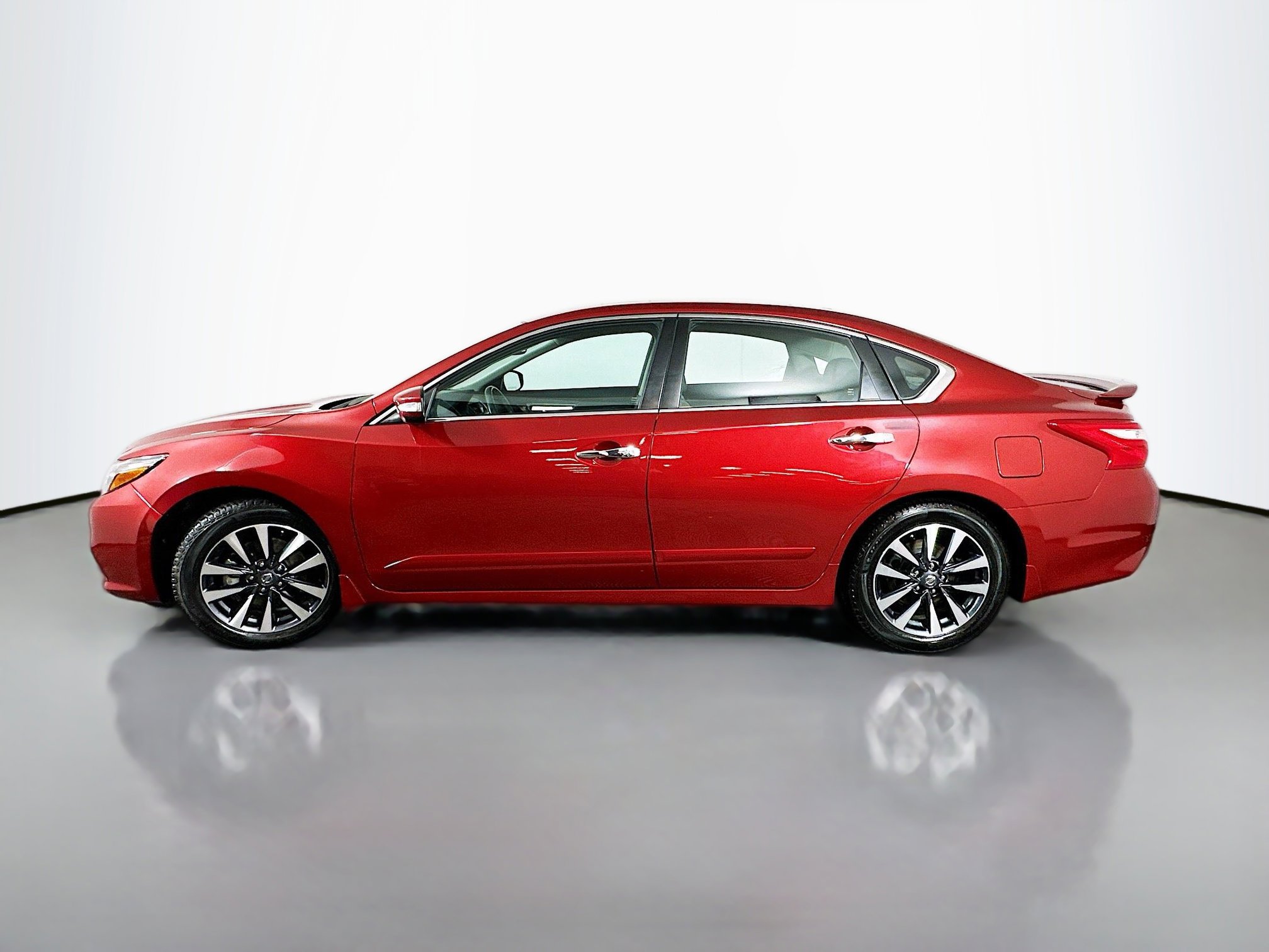 2017 Nissan Altima 2.5 S photo 4