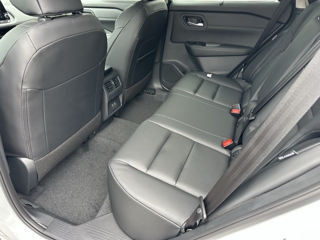 2026 Nissan Rogue SV photo 5