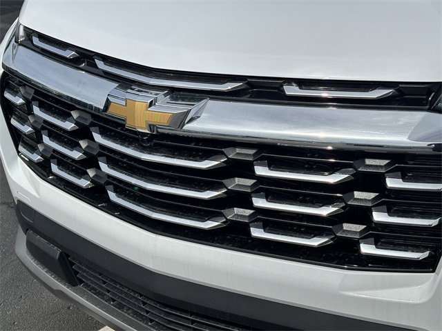 2025 Chevrolet Equinox LT photo 3
