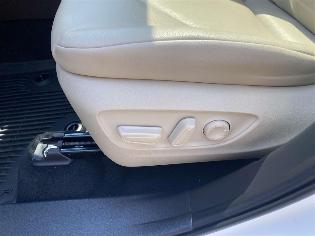 2022 Toyota Highlander XLE photo 11