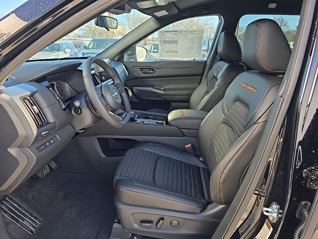 2025 Nissan Pathfinder Rock Creek photo 5
