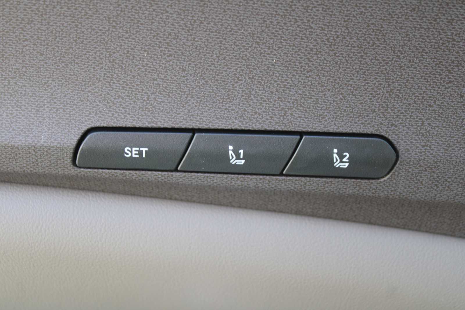 2025 Kia Carnival EX photo 24