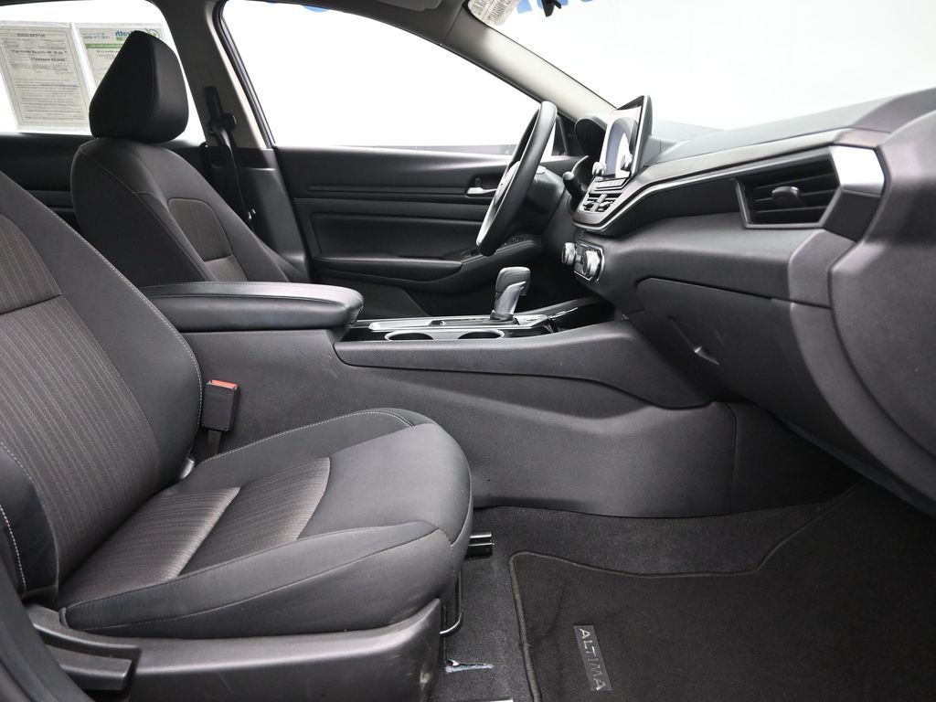 2024 Nissan Altima 2.5 SV photo 5