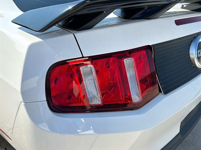 2012 Ford Mustang GT Premium photo 10