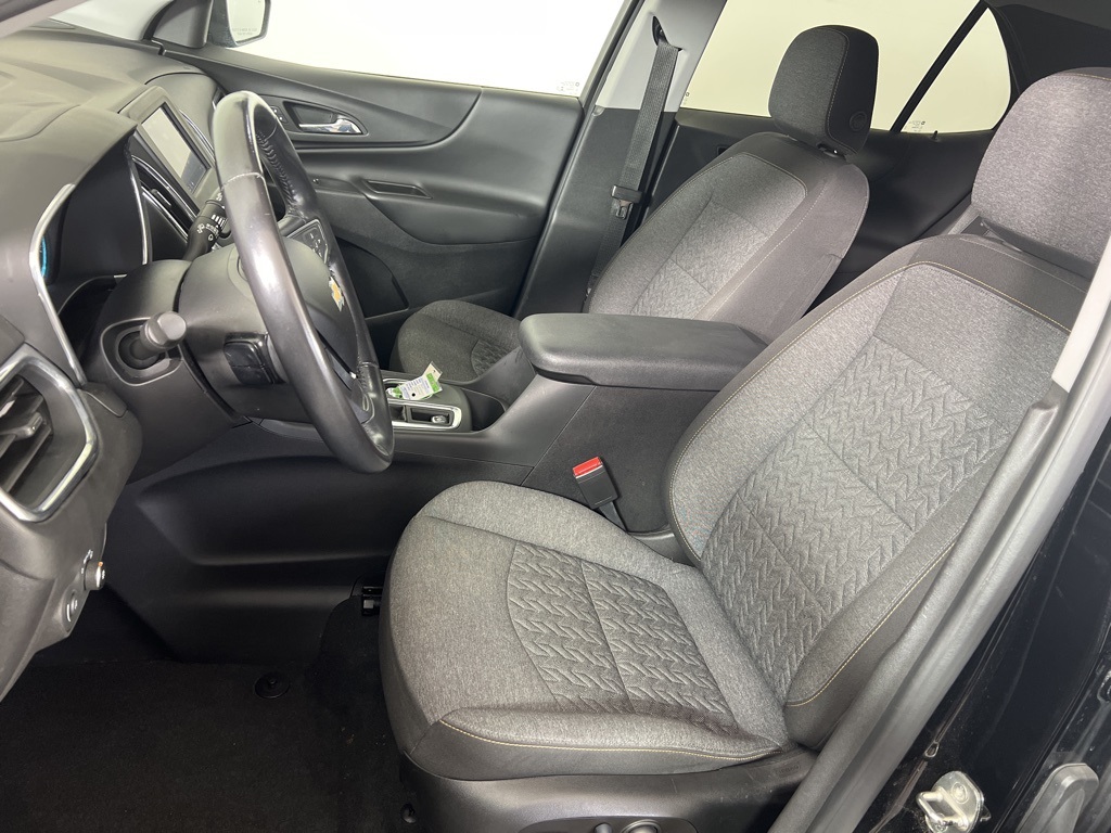 2022 Chevrolet Equinox LT photo 2