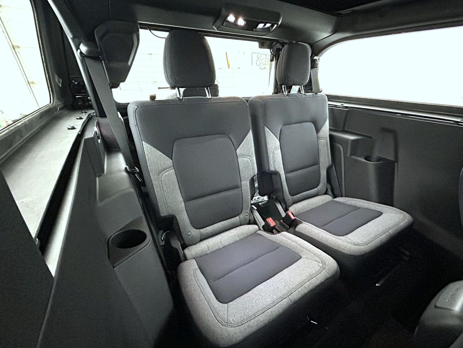 2025 Ford Bronco Base photo 17