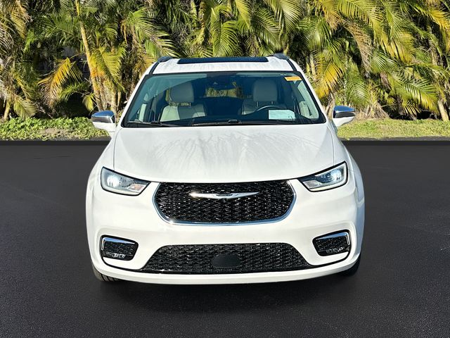 2021 Chrysler Pacifica Limited photo 2