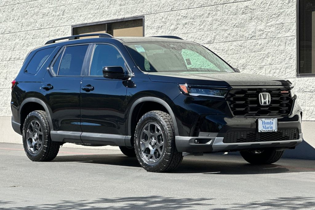 2025 Honda Pilot TrailSport photo 2