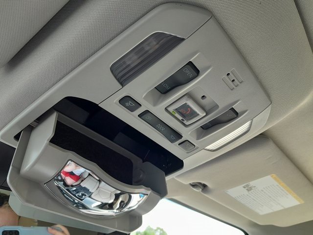 2022 Toyota Highlander XLE photo 30