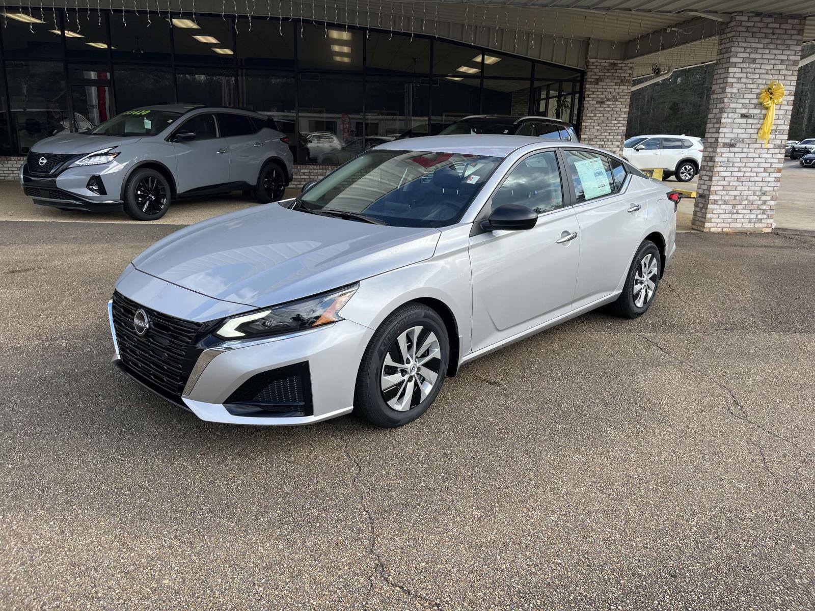 2025 Nissan Altima S's photo