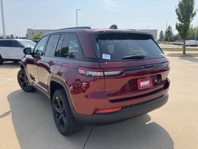2025 Jeep Grand Cherokee Limited photo 3