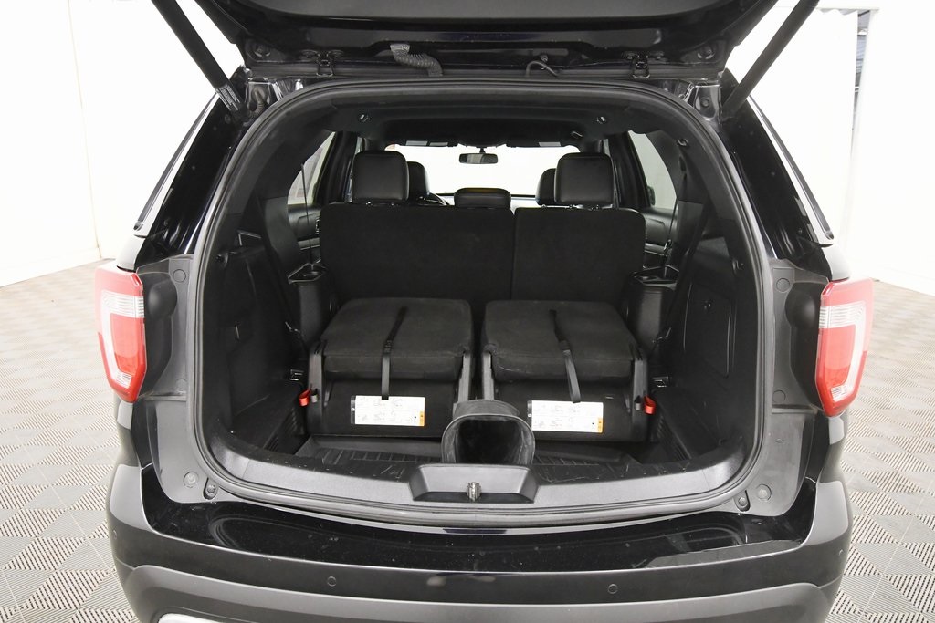 2017 Ford Explorer XLT photo 4