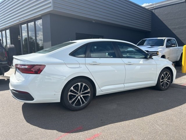 2022 Volkswagen Jetta Sport photo 4