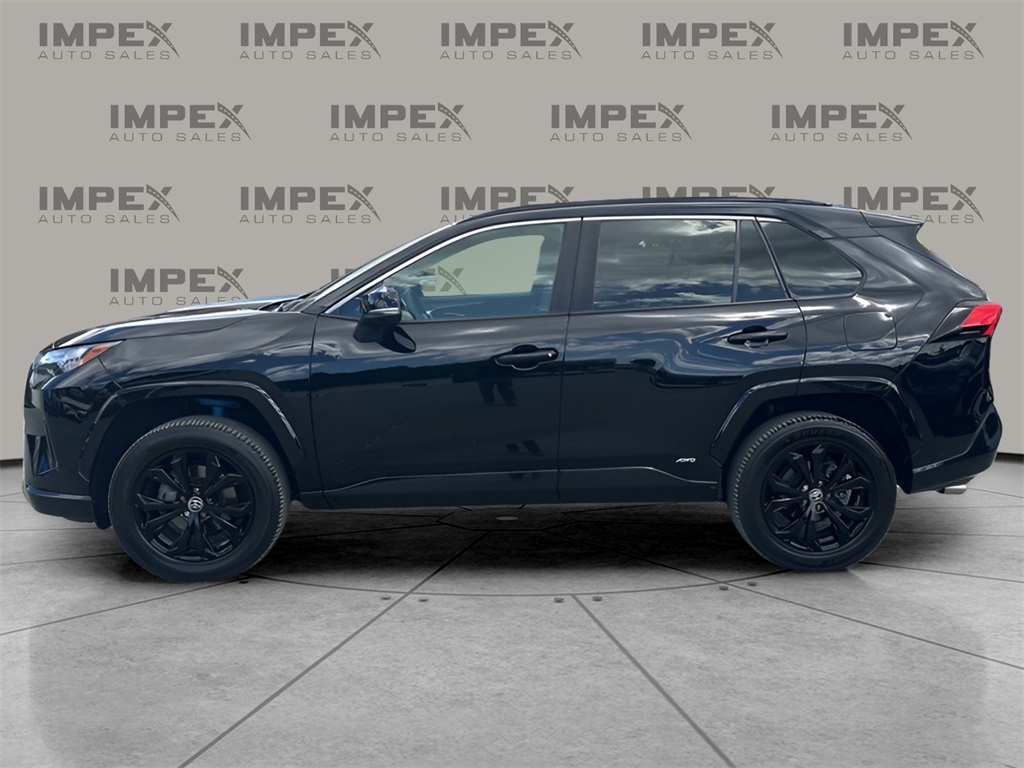2022 Toyota RAV4 Hybrid SE photo 2