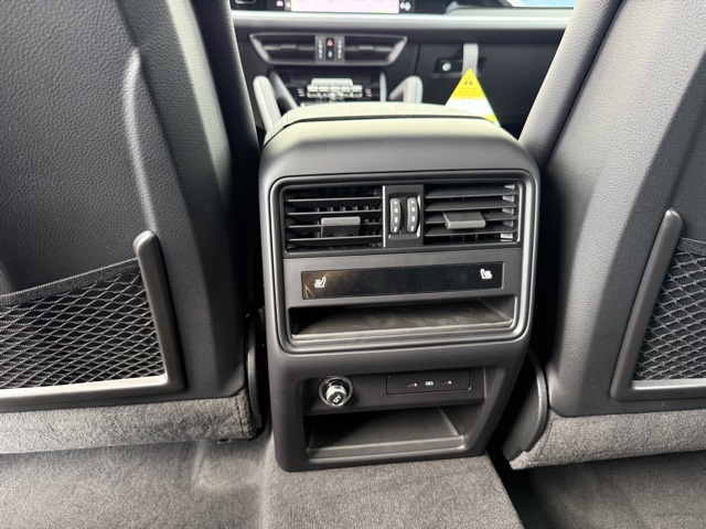 2025 Porsche Cayenne Base photo 21