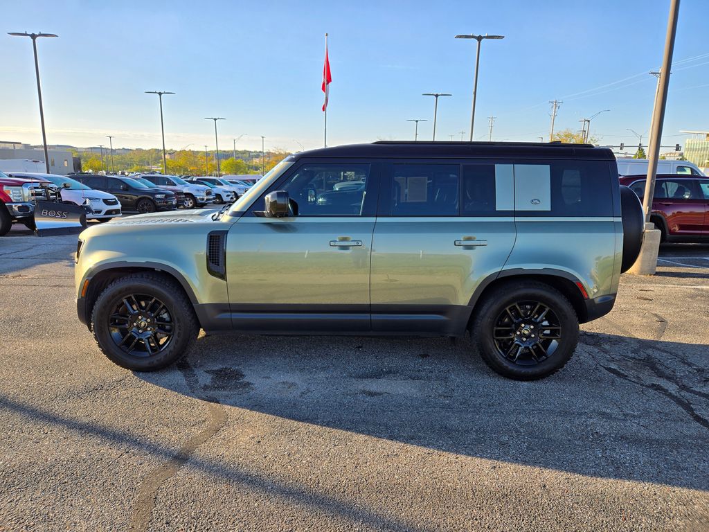 2023 Land Rover Defender 110 S photo 4