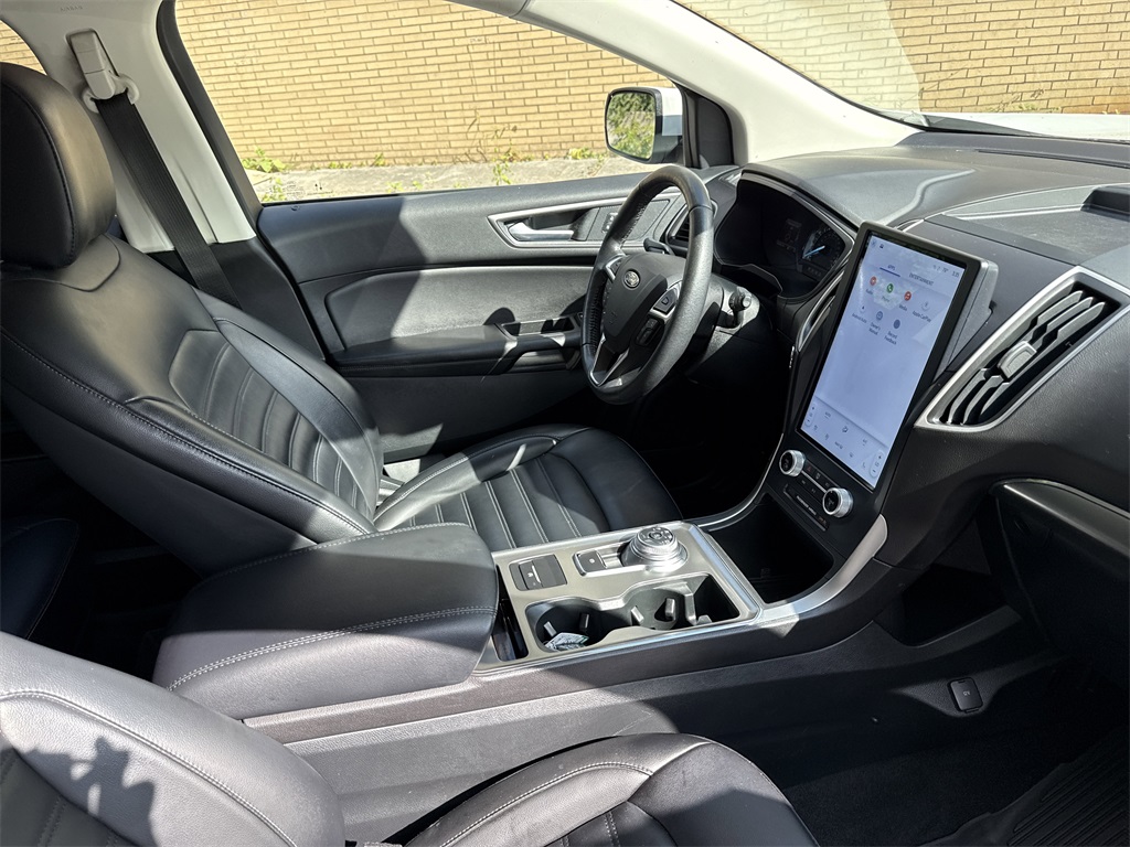 2022 Ford Edge SEL photo 24