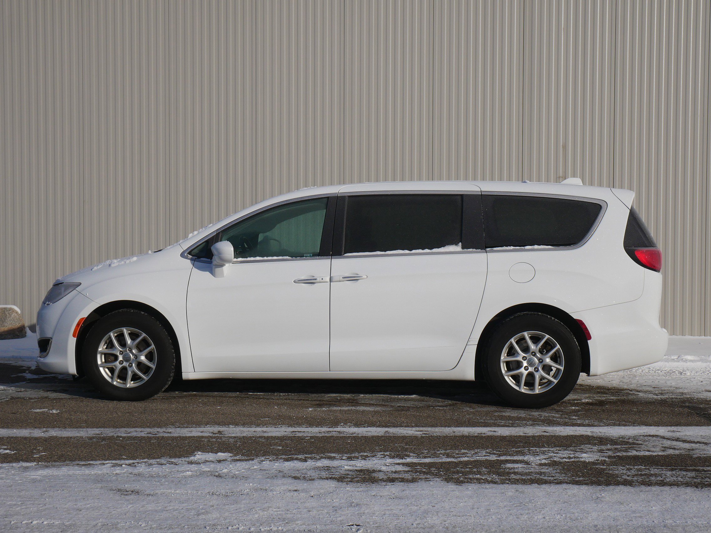 Used 2020 Chrysler Pacifica Touring with VIN 2C4RC1FG6LR158328 for sale in Hastings, Minnesota