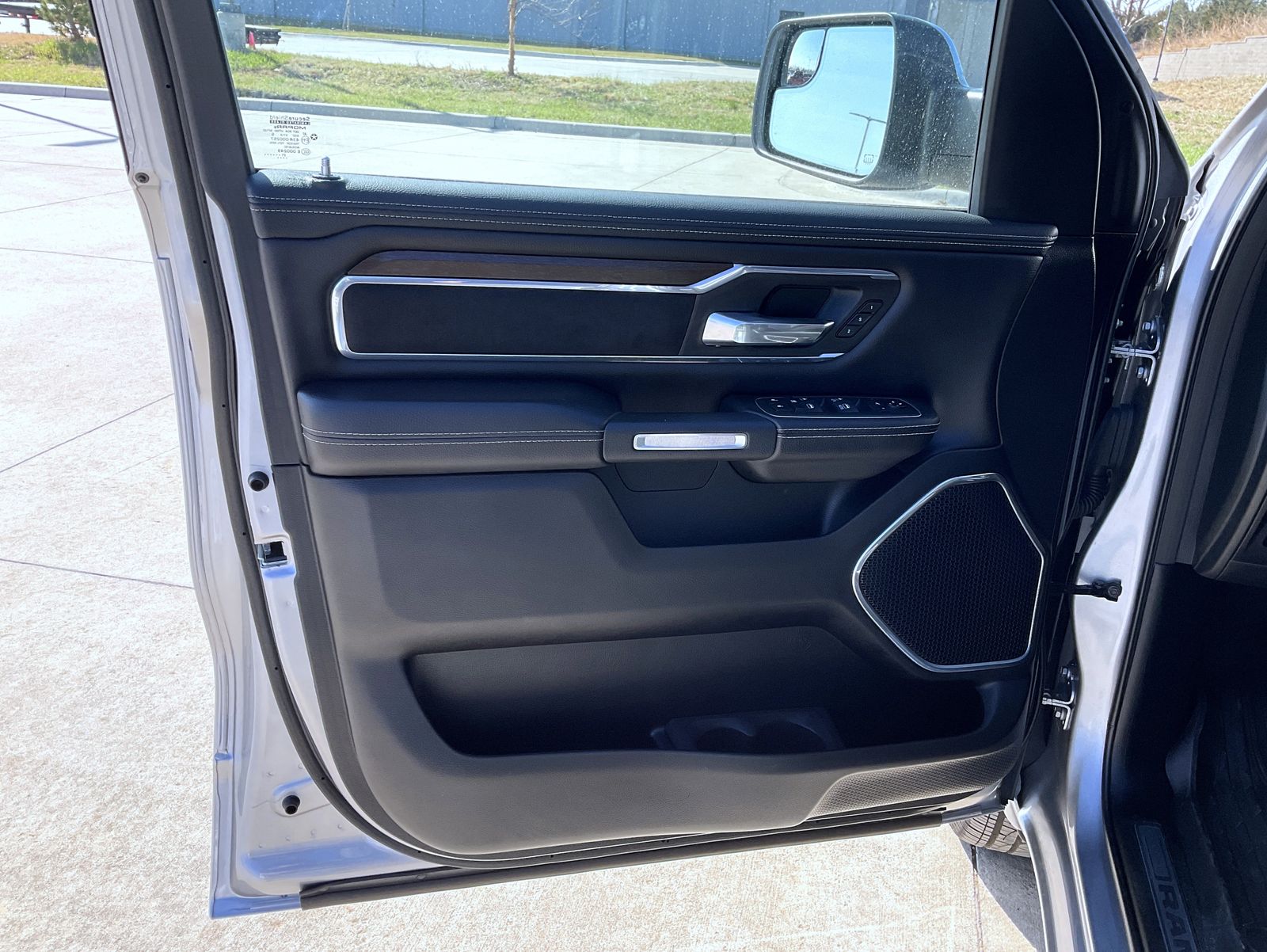 2021 Ram 1500 Laramie photo 9