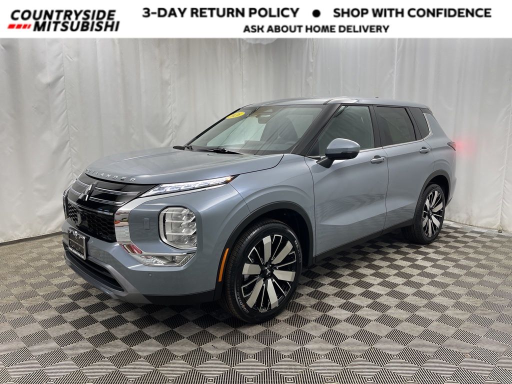 2026 Mitsubishi Outlander SE's photo