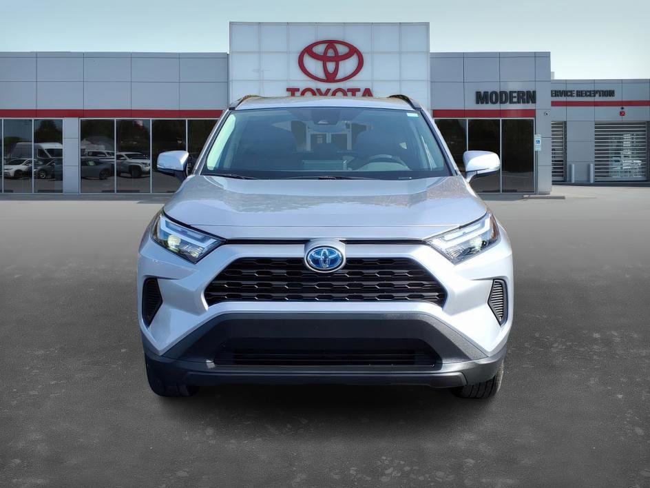 2024 Toyota RAV4 Hybrid XLE photo 2