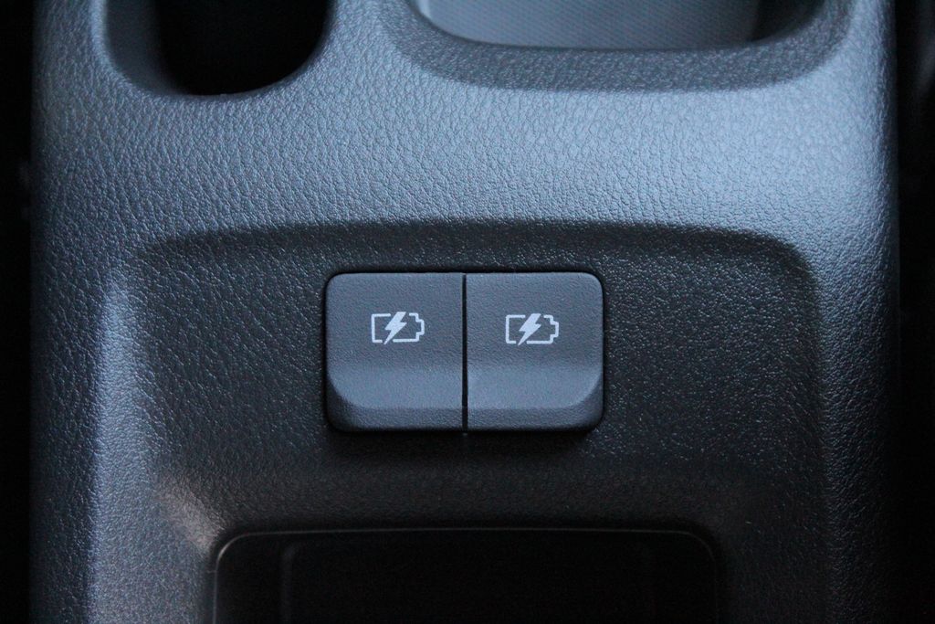 2025 Nissan Versa 1.6 S photo 11
