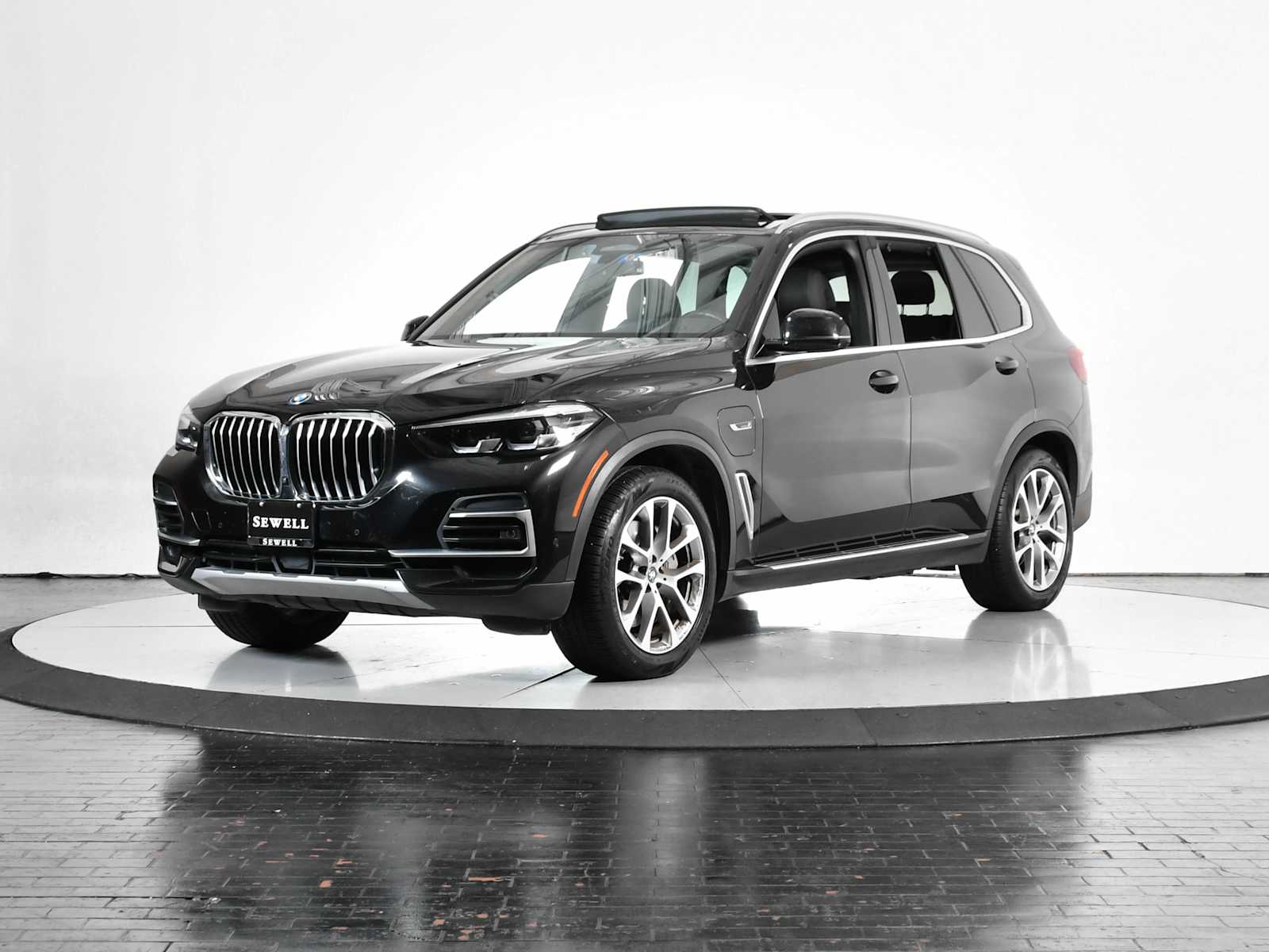 2022 BMW X5 45e's photo