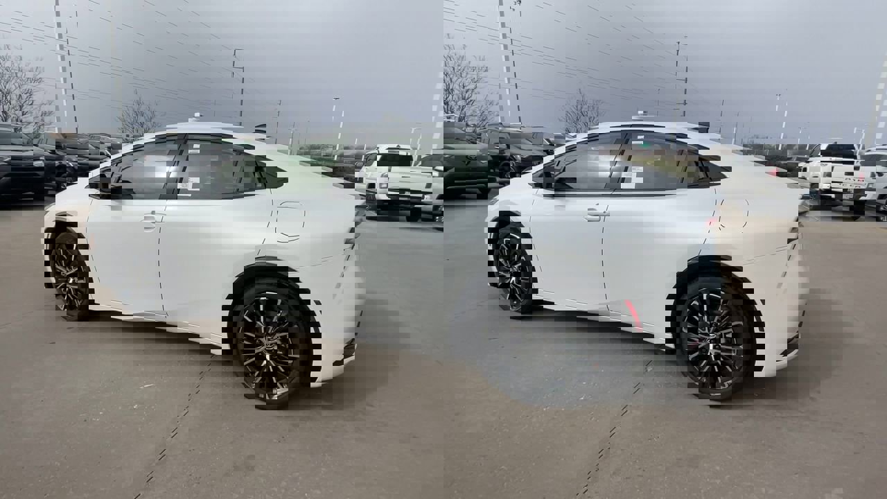 2025 Toyota Prius XLE photo 6
