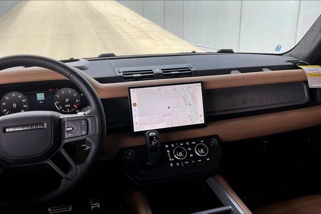 2025 Land Rover Defender 110 V8 photo 4