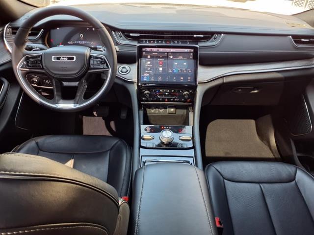 2023 Jeep Grand Cherokee Overland photo 17