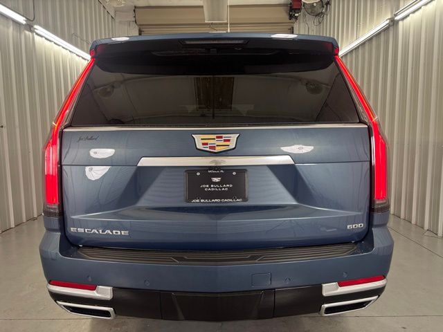 2025 Cadillac Escalade Luxury photo 2