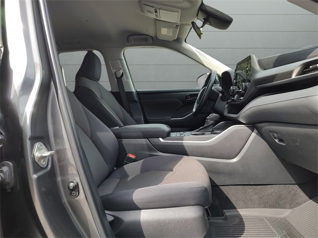 2024 Toyota Highlander LE photo 10